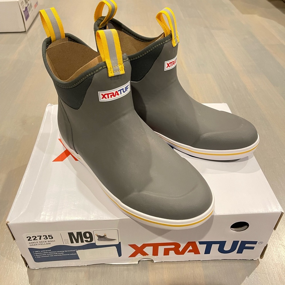 Men's Xtratuf Waterproof Deck Boot Size 9 - New